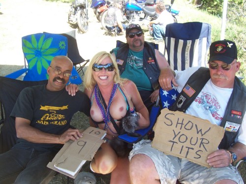 blondmilf69:Always try to please the crowd. porn pictures