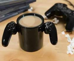 yoshisislands:  aquagrunt:  mmilhouse:  as a gamer i refuse to drink anything unless its in my sippy mug  ​finally something we gamers can drink out of  oh thank god… im so thirsty…… 