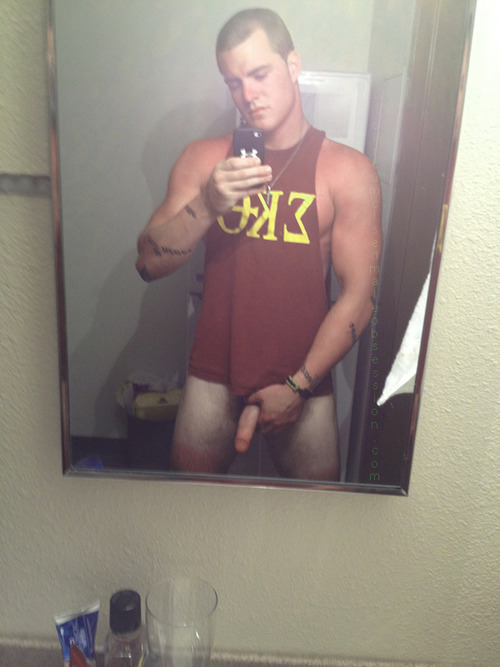 guysinftlandhanes:  guysinftlandhanes.tumblr.com