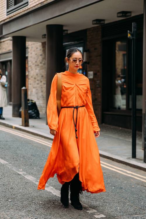 Orange brights see on the streets of London by Style du Monde 