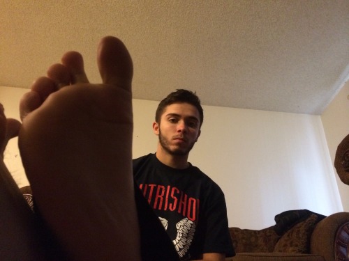 fuckyeahmalefeet: thecashmaster: alphatwinscommand:Birthday photo SKYPE : MASTERRANDYSKYPE It’s ME q