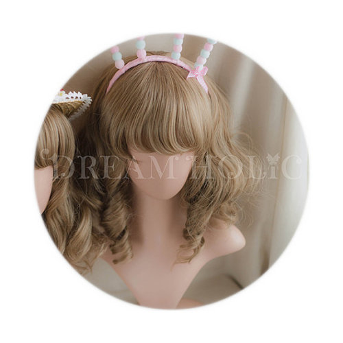 pastelbat:  I want to recommend a wigstore for you guys it’s called Dreamholic and it’s a new started store! Their wigs have amazing quality! My wig from them is one of the best quality wigs i have ever had and it’s super soft yet still not too