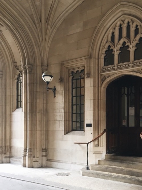 warmhealer:I spent the weekend studying at Maughan Library :–)