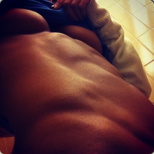 nicetobeatyou:  Jessica Arevalo  Wow