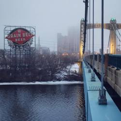 streetsofmpls:Best of Northeast . . #NEMpls #nordeast #bestofnortheast #minneapolis #minnstagramers #streetphotography #streetsofminneapolis #sonyrx100 #hennepinavenuebridge  #grainbelt #mnbeer  (at Minneapolis, Minnesota)