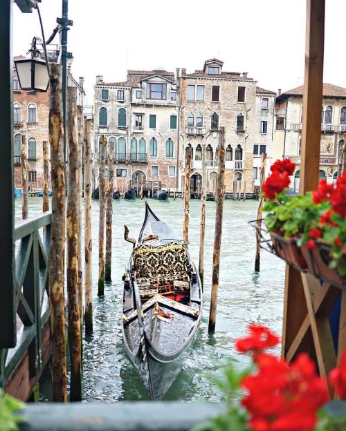 historyinhighheels:#TBT to the Grand Canal, because I’d much rather be back here than grading final 