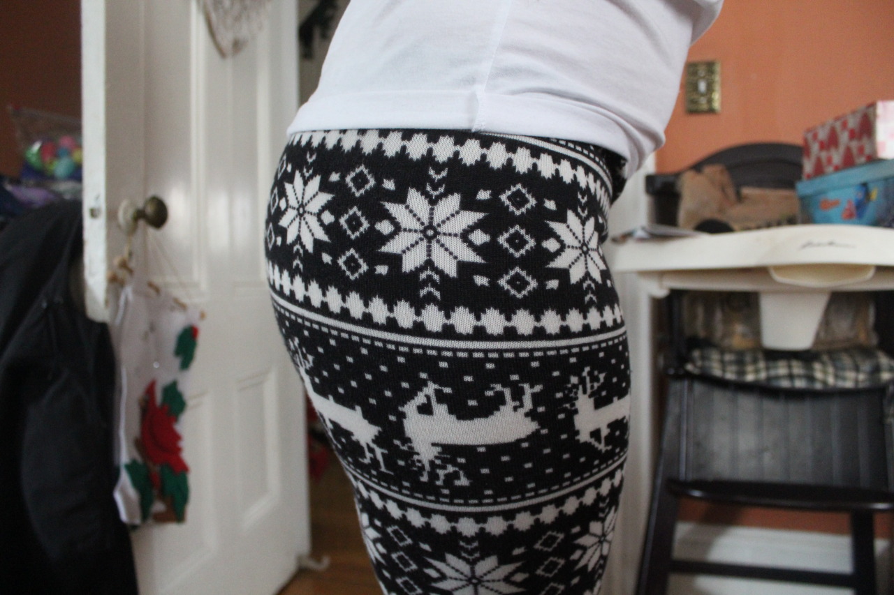 pac5un:  pac5un:  no ass but im in love with my leggings!  when did this get popular