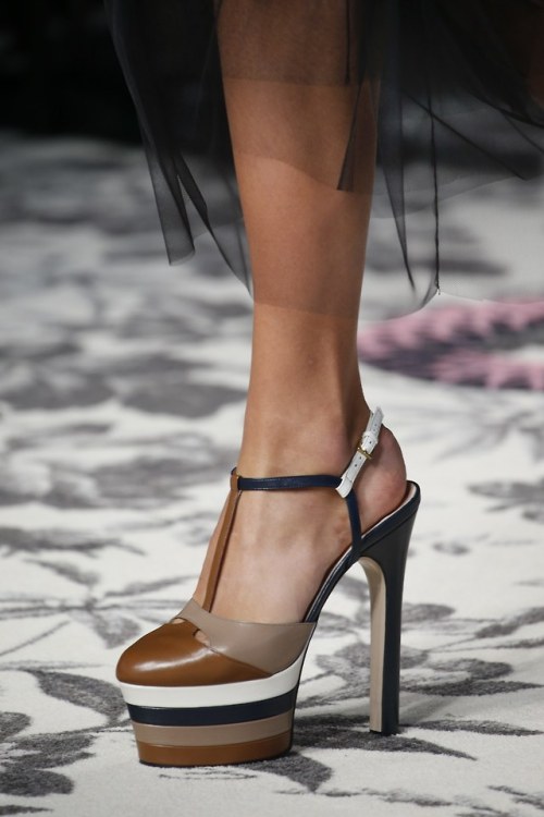 howtogetawaywithanewpairofshoes: Gucci 2016 Spring (photo: Gianni Pucci)
