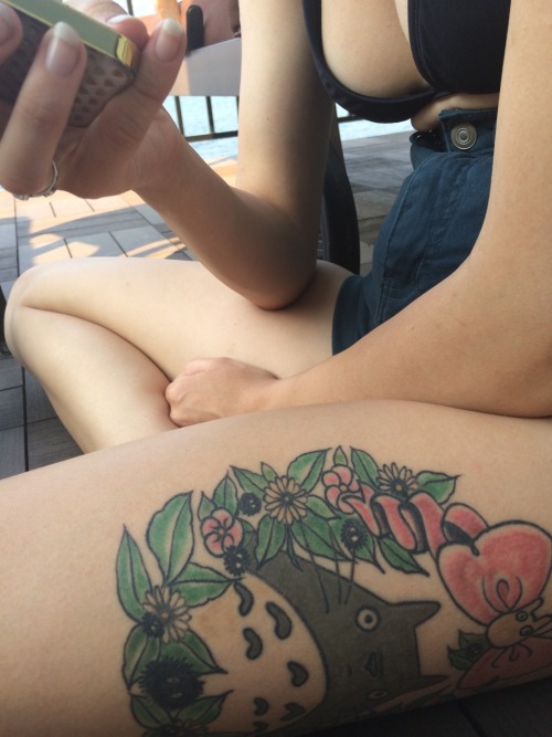 widdlefox:  I love this photo because greighs boob and her tattoo 