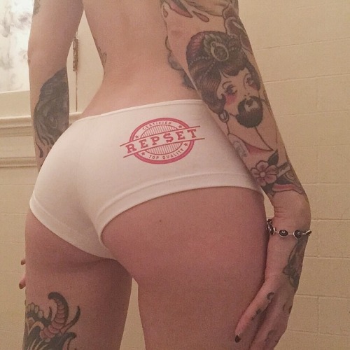 theexcellentgirls:  Rhue Suicide