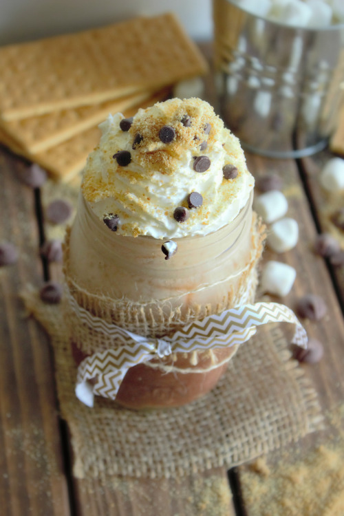 do-not-touch-my-food:  S’mores Shake  *wipes away drool*