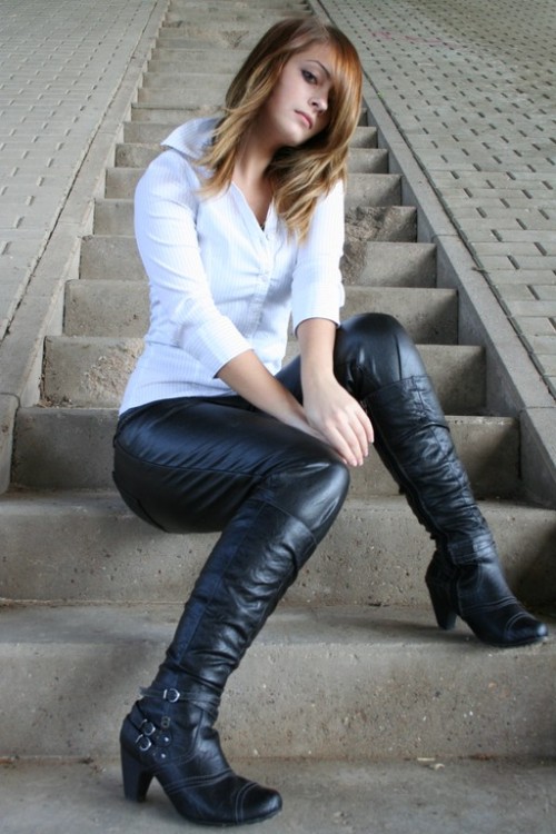 gimmeleatherandboots: gimmeleatherandboots.tumblr.com/