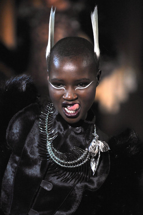 pulloutyourfreakumdress: Ataui Deng for Mugler Fall 2012.