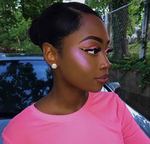 sistermaryfake:  smashbike:  smashbike:  lyssamaxiscute:  kiskeya-kreyol:  cashhhmani:  onyourtongue: 😍😍😍  Her editing is unparalled by any other MUA on YouTube.   Her IG is @ wvrthy and her youtube channel info is on there. She makes and sells