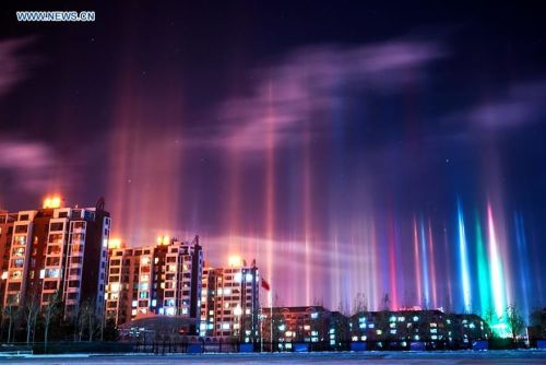 sixpenceee:  A light pillar is an atmospheric optical phenomenon, which is an interaction of light with ice crystals. When the temperature drops and these crystals position themselves horizontally as they fall through the air, they act as “vessels”