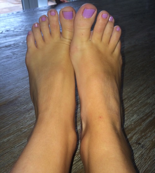 feetfetishfantasy: ❤️❤️❤️ my little cute princess toes. Pay me bitches.