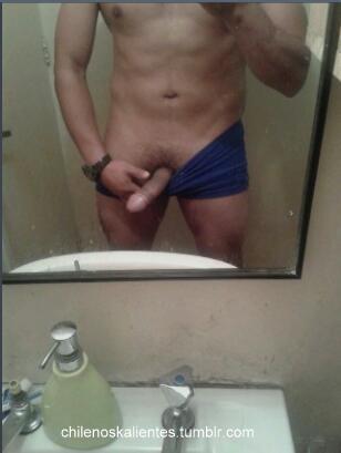 chilenoskalientes:  Carlos, 31 años. Militar morenazo de rica verga. Q rico como