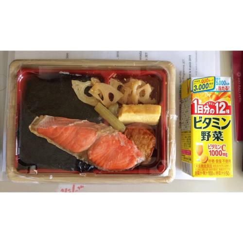 Today&rsquo;s Lunch is Salmon Bento with Vitamin Veggie drink #bento #onlyinjapan #和食 #お弁当 #igtohok