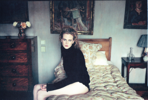christopherniquet:  nicole kidman photographed by annie leibovitz in sussex, 1997