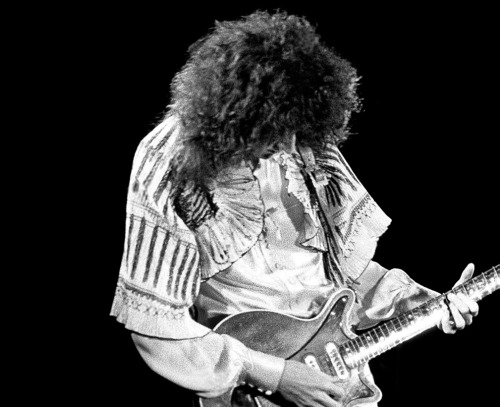 fuckyeahmercury:Queen performing at the Cardiff Castle, UK – September 10, 1976.Photos by Martyn God