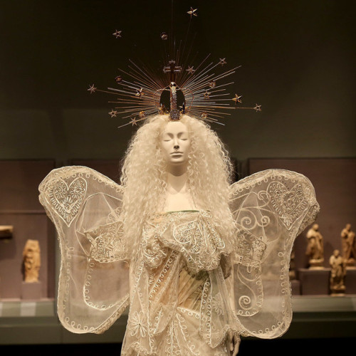 thefashioncomplex:Fashion on display at the Heavenly Bodies: Fashion & the Catholic Imagination 