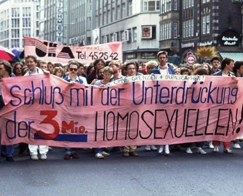 Happy Pride, Hamburg! Photo: “Schluß mit der Unterdrückung der 3 mio. HOMOSEXUELLEN! (Stop the