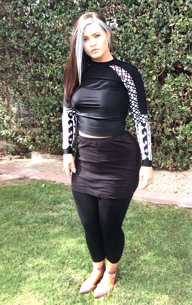 ready4whteva:  killerkurves:  funkypeaches:  I call this outfit “Small and Humble”
