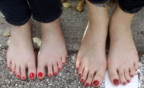 jennsummers50: So, who can tell me which of these feet belong to Allegra and which one’s are my 50+ 