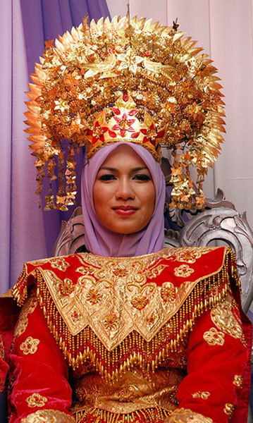 Suntiang crowns for Minangkabau brides can weigh up to 3 pounds.1. Mid-20th-century, Sumatra, Indone