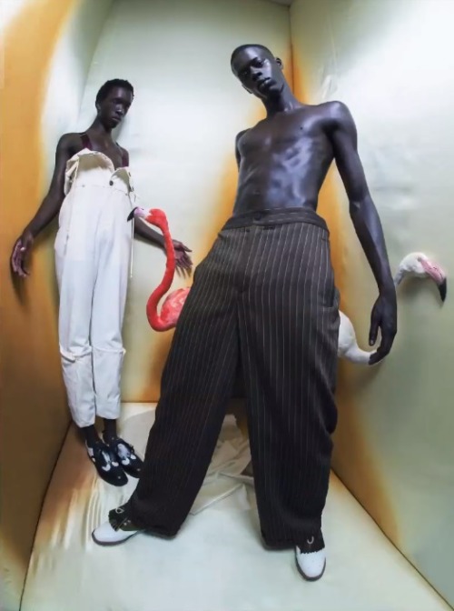 giulia-silvia:    Alice in Wonderland - calendario Pirelli 2018 all black by Tim Walker LIL YACHTY as the Queen’s GuardALPHA DIA as Five of Hearts playing card and GardenerKING OWUSU as Two of Hearts playing card and GardenerWILSON ORYEMA as Seven