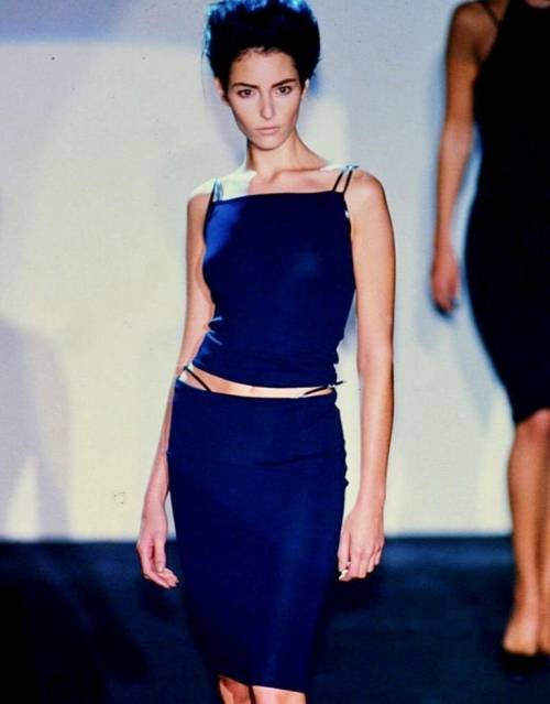 a-state-of-bliss: Danielle Zinaich @ Gucci Spr/Sum 1998