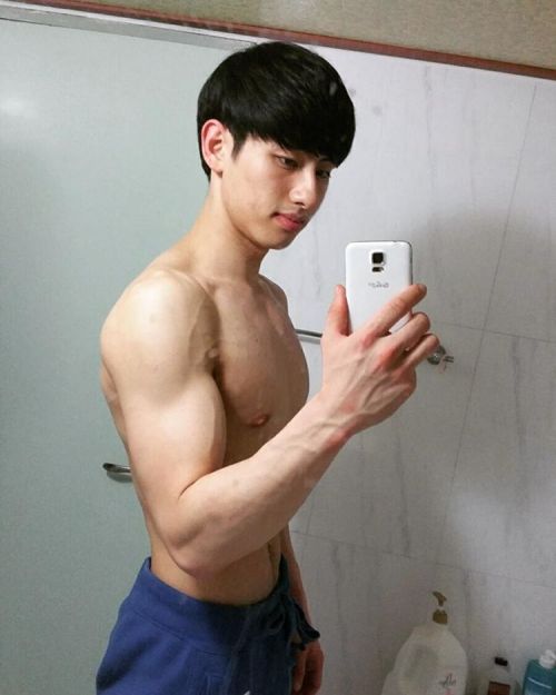 korean-98-bi:inchengay:훈남몸짱의 정석:)