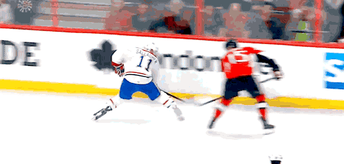 so-hockey-eh:This might be the most hilarious goal I’ve ever seen. Like how?