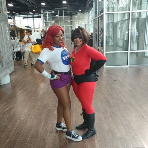 @is_she_okay as #starfire and @melicious_cosplay as #Mrs. Incredible #boroughcon #boroughcon2018 #co