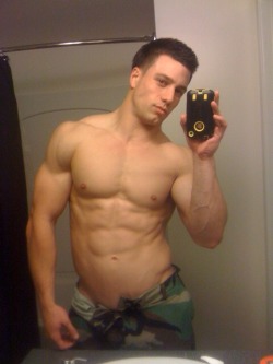 diggin-that-dude:  Military Selfies