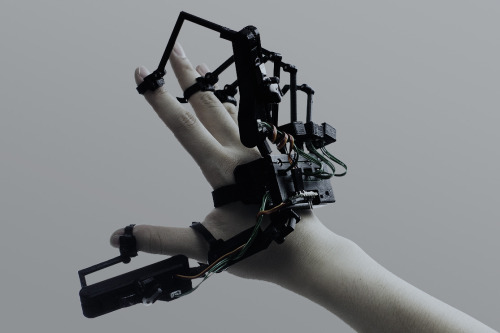 transceiverfreq:DEXMO F2Dexta RoboticsDexmo is a wearable mechanical exoskeleton that captures your 