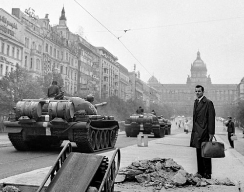 Tanks enter Wenceslas Square in Prague as the USSR cracks down on the “Prague Spring,” 1968. Leonid 