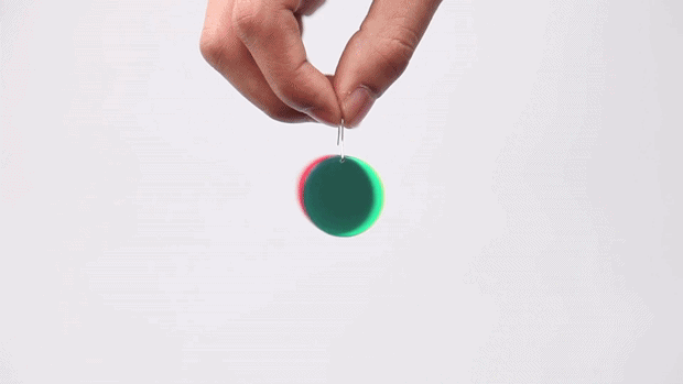 itsvondell:  notviolet:  smoteymote:  letsbuildahome-fr:  Earrings reveal color and