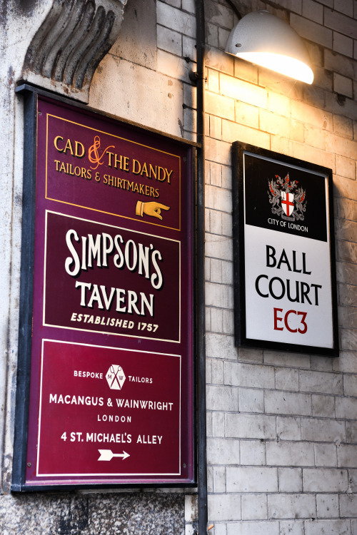 sometimeslondon: This way for tailors and a tavern!Ball Court- one of the many narrow alleys in the 