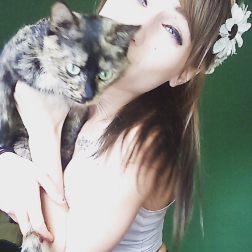 Blurry but cute #selfie feat. #bae #georgia #catsofinstagram #girl #flowers #happy