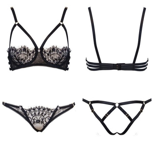 karolinalaskowska:  This beaded lace demi-bra and ouvert knicker set is now available in the online 