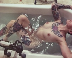 ladystilts:  Morning baths are the best.