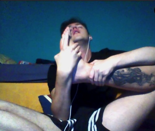 drhypnosis: Getting hypnotized in your bedroom. Suddenly your feet become warm…Posted wi