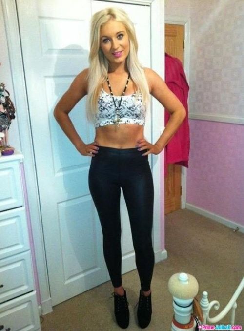 Hot young blonde in yoga pants! http://ow.ly/UDJLH