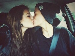 lipstick-lesbian:  ♀♡♀