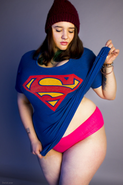 plusness:  ¿Es acaso la novia perfecta?: ilustradora, fotógrafa, cosplayer, ñoña y encima modelo plus. Directamente desde Rusia.En instagram: @donenaya En Tumblr: http://govnanavernisuka.tumblr.com/
