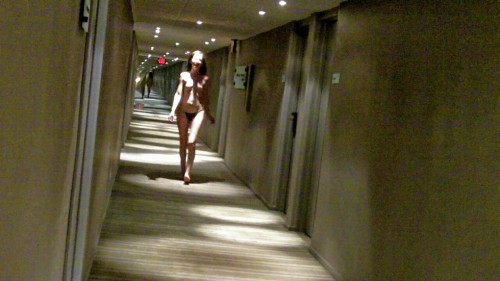 publicpeeks: xoxox-shhh: going on vacation soon, and will definitely play in the hotel hallway!! wou