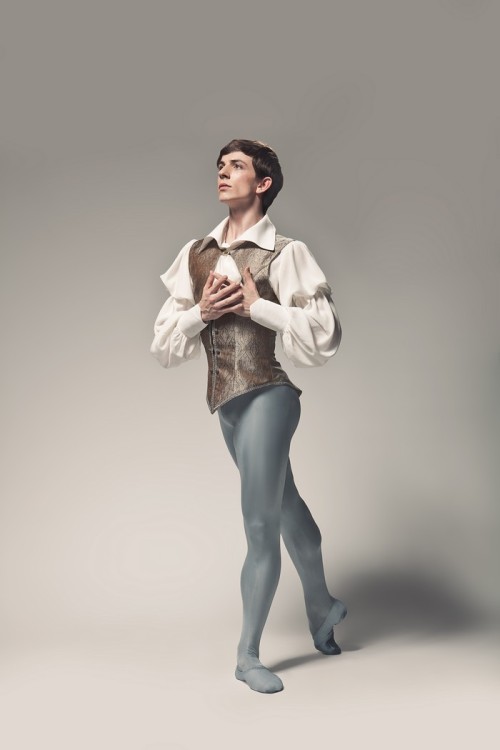emeritusblog: Adam Zvonař Bavarian State BalletBayerisches Staatsballett photography Pavel Hejny