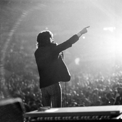 colecciones:    Mick Jagger points out at the crowd, 1966. Photo by Gered Mankowitz.