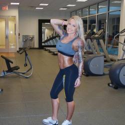 hotfitdivas:  hot-fitness-girl:  @shell_shredded: What do you think of my body? #GymRat 🐁TAG A FRIEND WHO NEEDS MOTIVATION ⬇️    http://hotfitdivas.com 